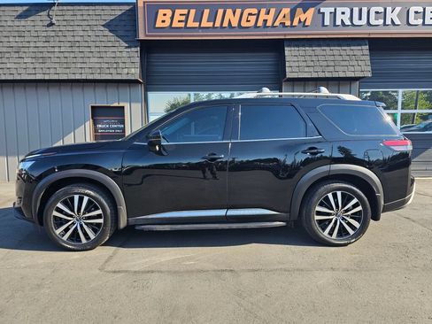Used 2023 Nissan Pathfinder Platinum w/ Lighting Package (N93) AWD/4WD image 2