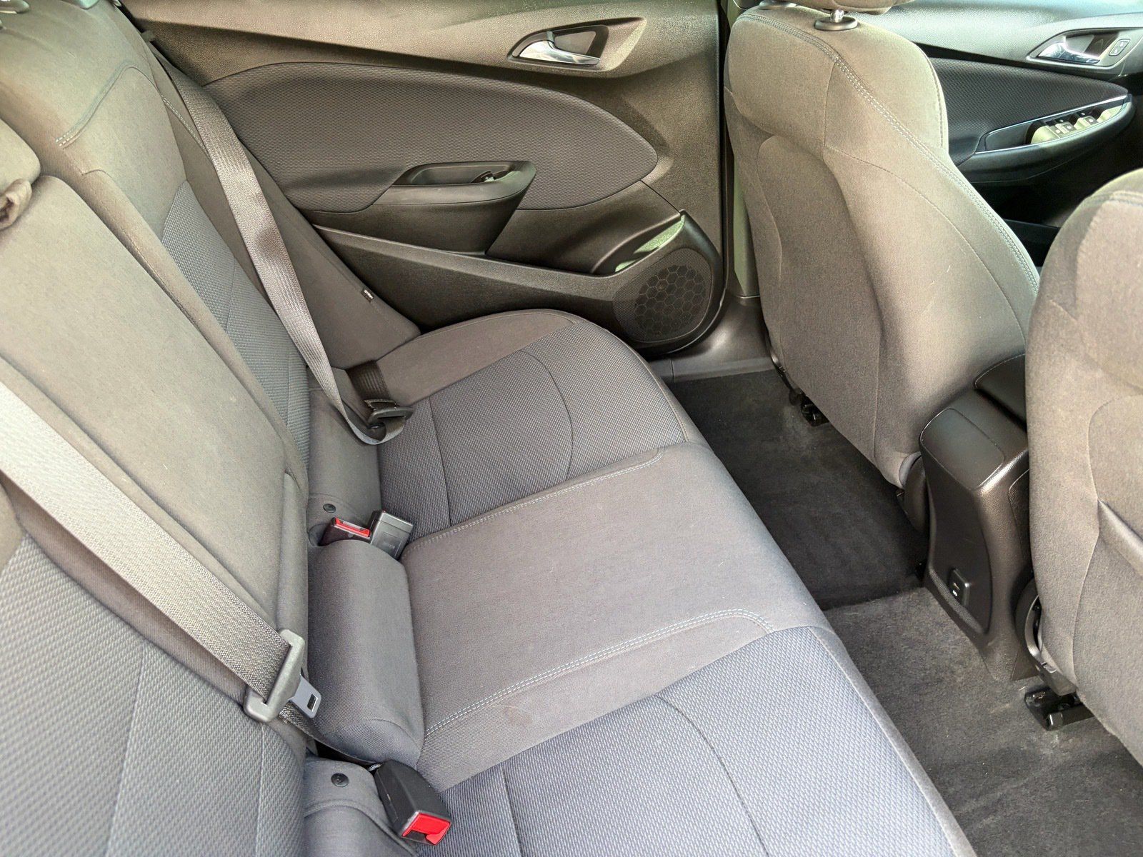 Used 2018 Chevrolet Cruze LT w/ Sun And Sound Package FWD image 12
