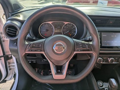 Used 2018 Nissan Kicks S image 13