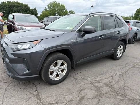 Used 2019 Toyota RAV4 LE w/ Carpet Mat Package AWD/4WD image 4