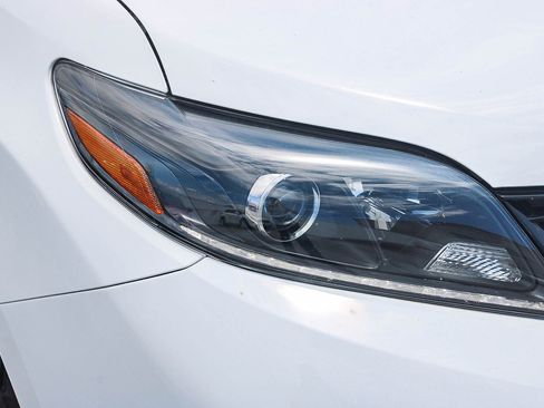 Used 2020 Toyota Sienna SE w/ Nightshade Edition FWD image 2
