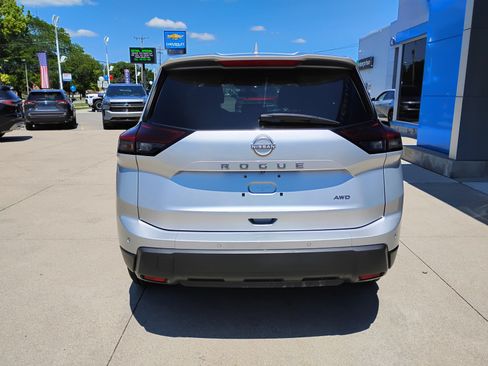 Used 2025 Nissan Rogue SV AWD/4WD image 8