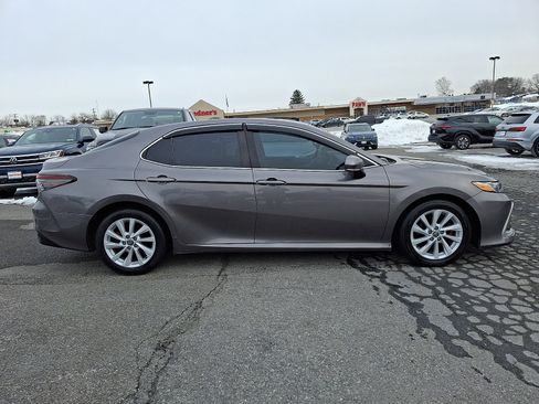 Used 2021 Toyota Camry LE image 7