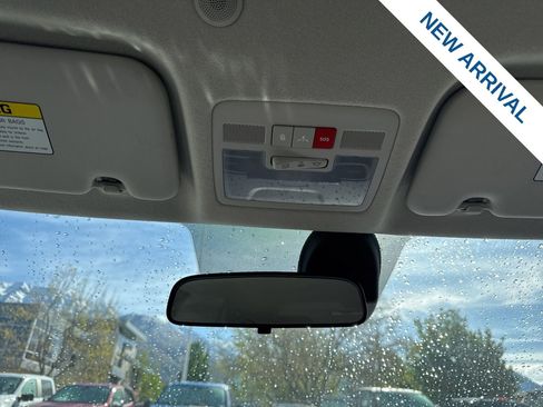 Used 2022 Hyundai Venue Limited image 27