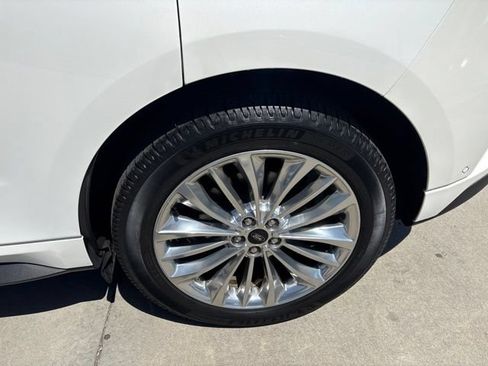Used 2020 Ford Edge Titanium w/ Equipment Group 301A AWD/4WD image 12
