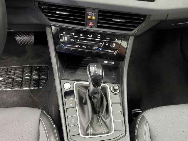 Used 2025 Volkswagen Jetta SE FWD image 35