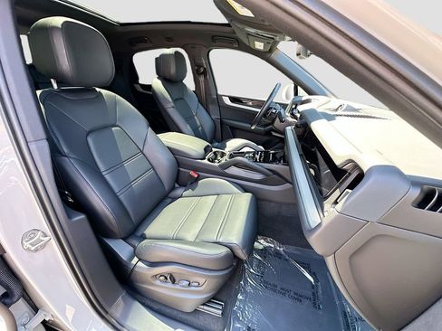 Certified 2026 Porsche Cayenne Coupe AWD/4WD image 30
