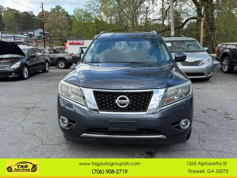Used 2013 Nissan Pathfinder Platinum FWD image 2