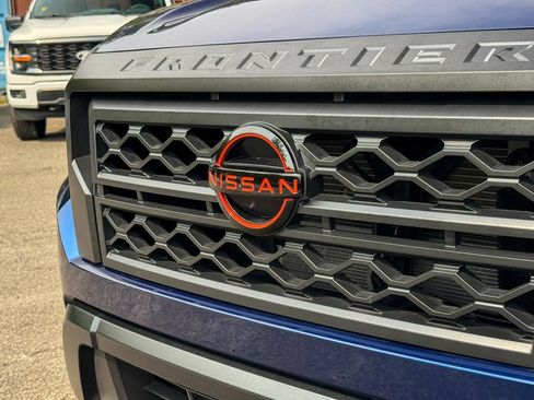 Used 2022 Nissan Frontier PRO-4X w/ Off-Road Protection Package AWD/4WD image 9