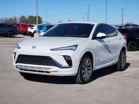 New 2026 Buick Envista Avenir image 2