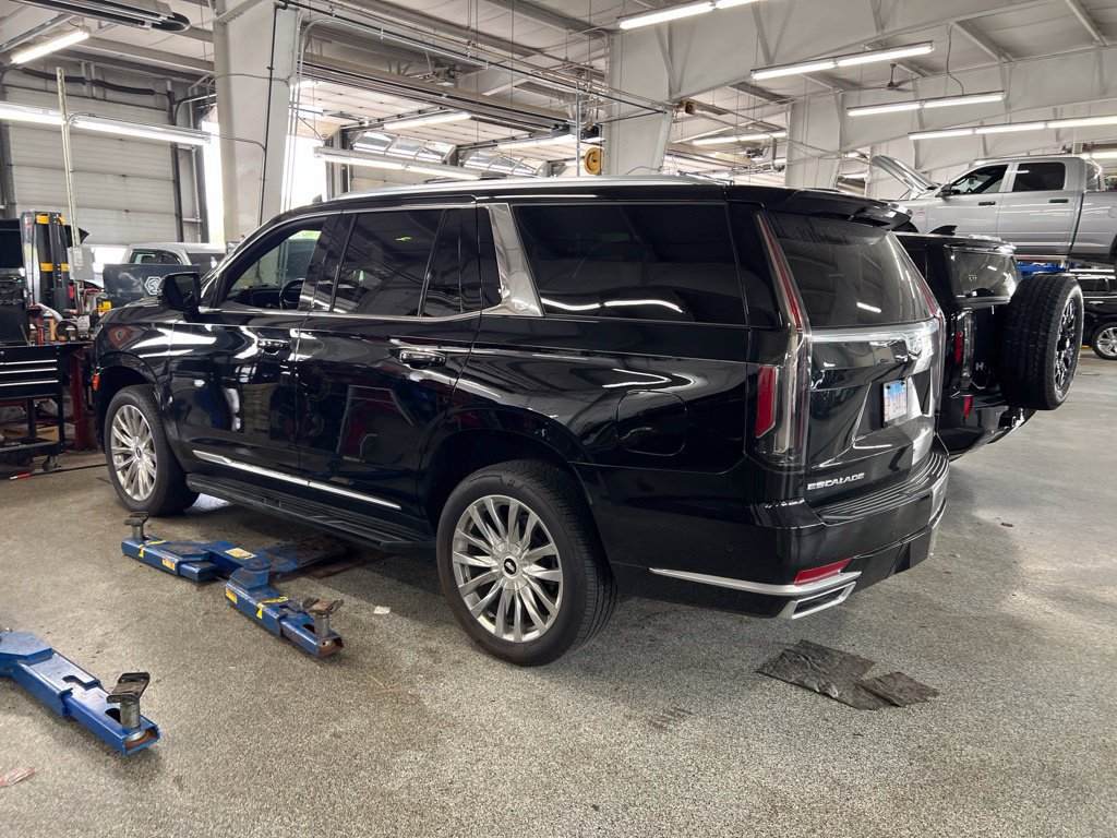 Used 2021 Cadillac Escalade Premium Luxury AWD/4WD image 3