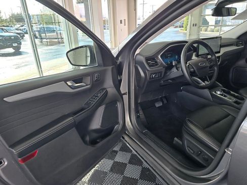 Used 2024 Ford Escape Platinum image 19