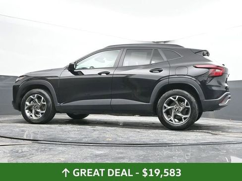 Used 2025 Chevrolet Trax LT image 47
