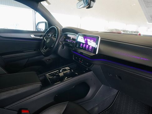 Used 2024 Volkswagen Atlas Cross Sport SEL R-Line image 8