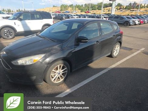 Used 2015 Ford Focus SE FWD image 1