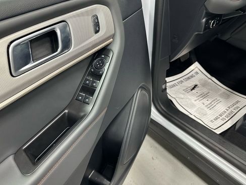 Used 2025 Ford Explorer Active image 9