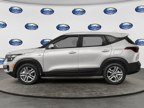 Used 2023 Kia Seltos LX AWD/4WD image 3