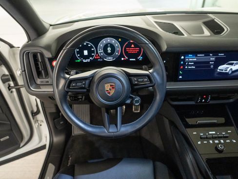 Certified 2024 Porsche Cayenne S AWD/4WD image 27