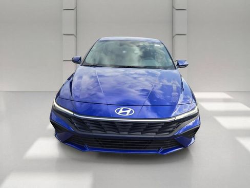 Used 2025 Hyundai Elantra SE FWD image 2
