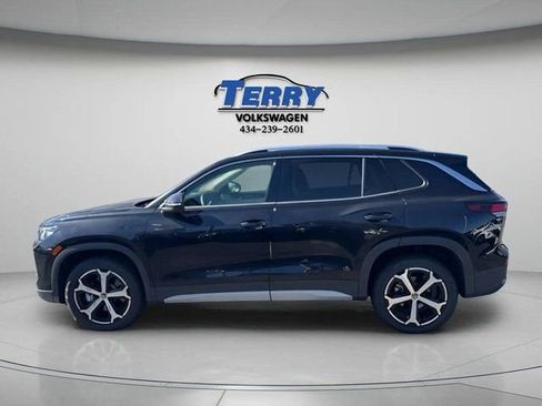 New 2025 Volkswagen Tiguan SE image 3