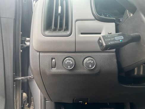 Used 2022 Chevrolet Colorado W/T AWD/4WD image 22
