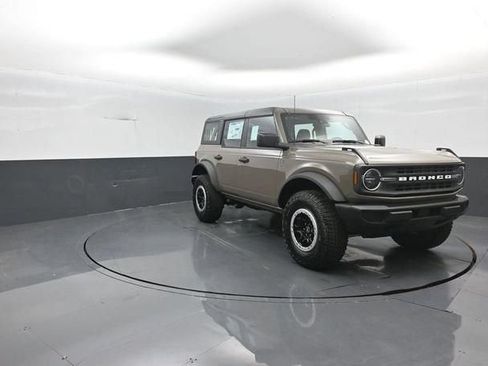 New 2026 Ford Bronco 4-Door w/ Sasquatch Package AWD/4WD image 3