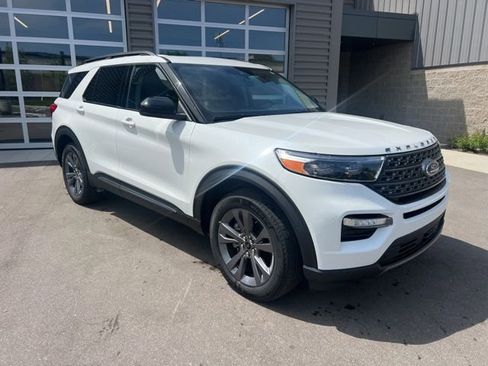 Used 2023 Ford Explorer XLT w/ Equipment Group 202A AWD/4WD image 3