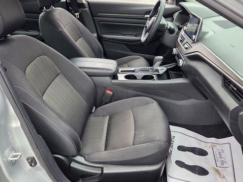 Used 2024 Nissan Altima 2.5 SV image 15