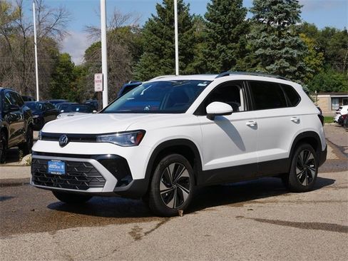 New 2025 Volkswagen Taos SE image 4