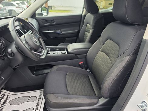Used 2025 Nissan Pathfinder SV AWD/4WD image 7
