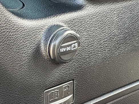 Used 2024 Jeep Wrangler Unlimited Sahara w/ Technology Group AWD/4WD image 19