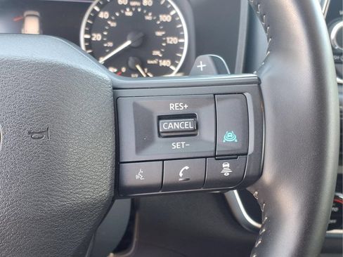 Used 2025 Nissan Rogue SV FWD image 17