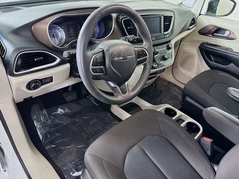 Used 2023 Chrysler Voyager LX FWD image 23