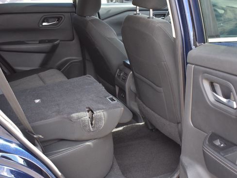 Used 2025 Nissan Rogue SV image 16