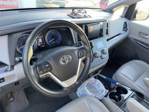 Used 2015 Toyota Sienna XLE Premium image 13