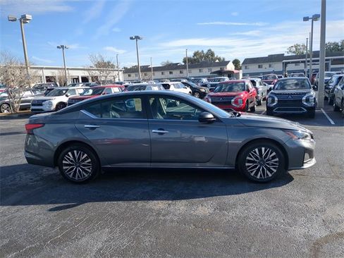 Used 2024 Nissan Altima 2.5 SV image 5