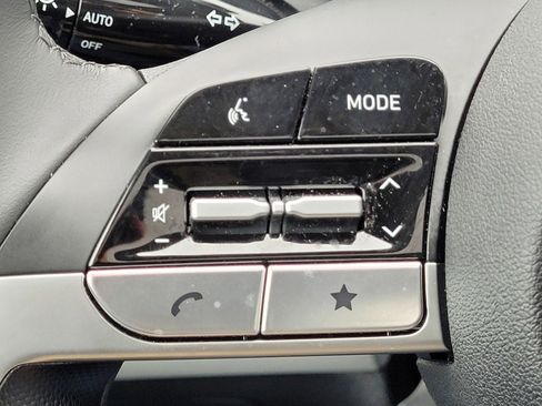 Certified 2025 Hyundai Elantra Limited image 31