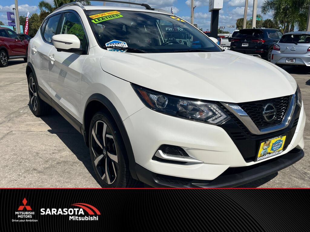 Used 2021 Nissan Rogue Sport SL FWD image 1