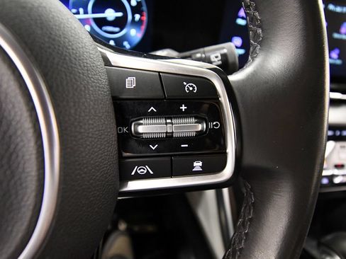 Certified 2023 Kia Carnival SX FWD image 22