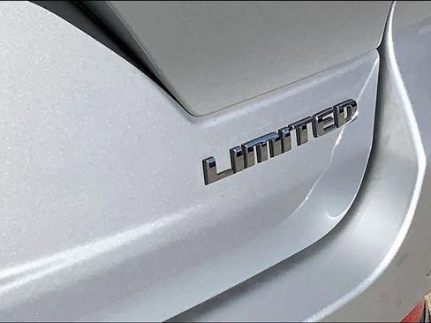 Used 2023 Jeep Grand Cherokee Limited image 9