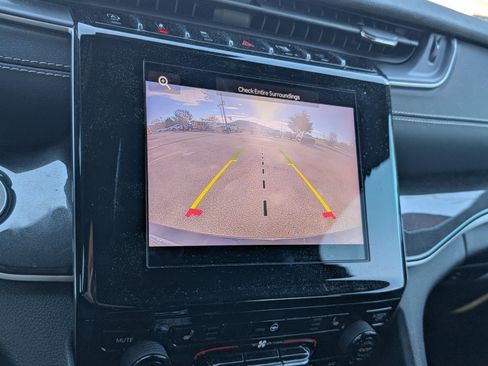 Used 2023 Jeep Grand Cherokee Altitude image 9