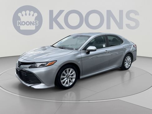 Used 2018 Toyota Camry LE FWD image 1