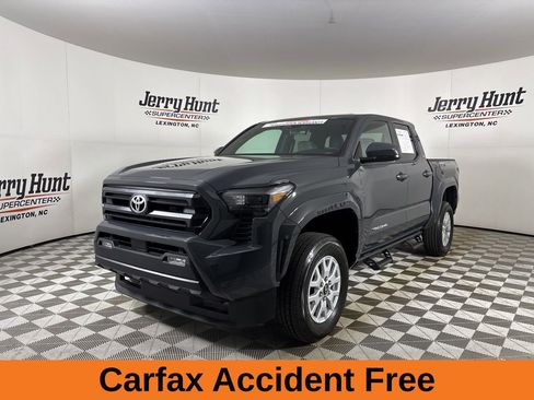 Used 2025 Toyota Tacoma SR5 image 3