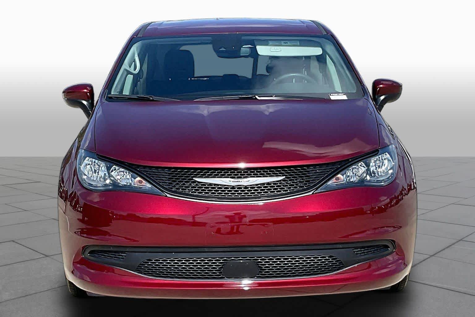 Used 2023 Chrysler Voyager LX FWD image 4
