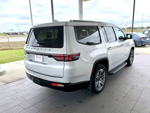 Used 2022 Jeep Wagoneer Series III w/ Convenience Group I image 5