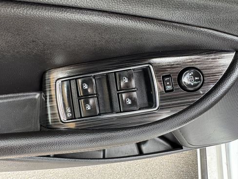 Used 2019 Chevrolet Impala LT FWD image 12