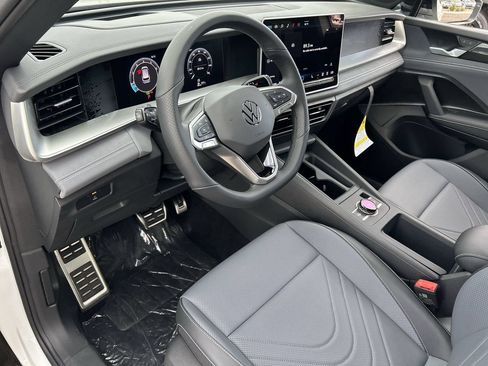 New 2026 Volkswagen Tiguan SE R-Line FWD image 14