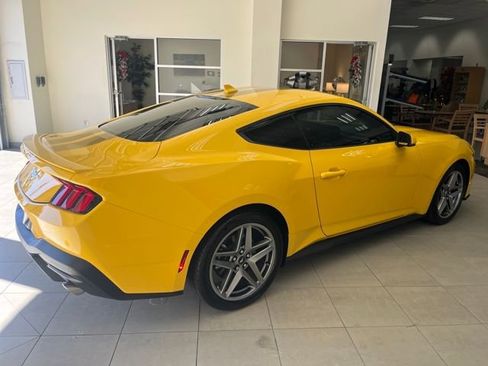 Used 2024 Ford Mustang Premium image 8