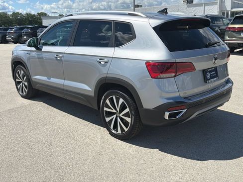 Certified 2023 Volkswagen Taos SE w/ Panoramic Sunroof Package AWD/4WD image 4
