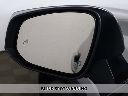 Used 2024 Toyota Highlander LE image 4